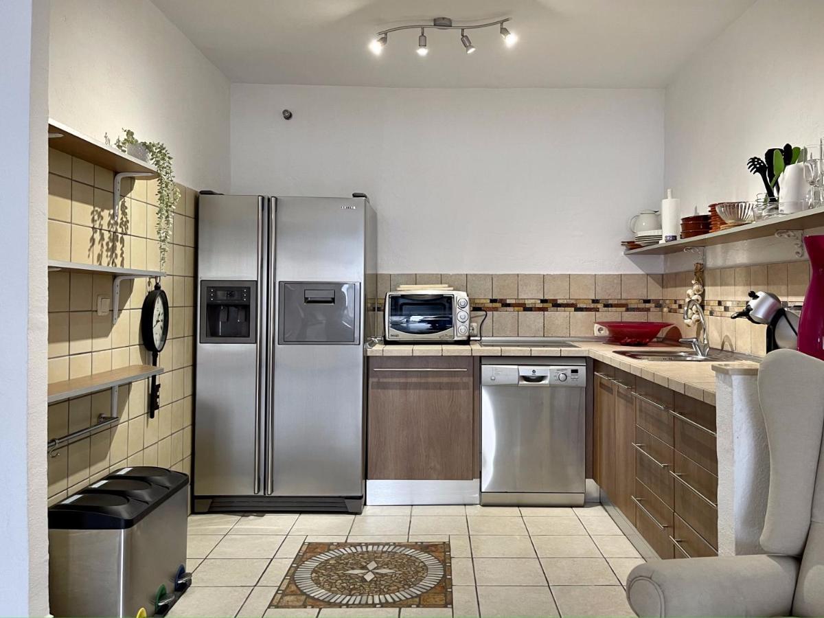 Apartamento Alyanna Михас Екстериор снимка
